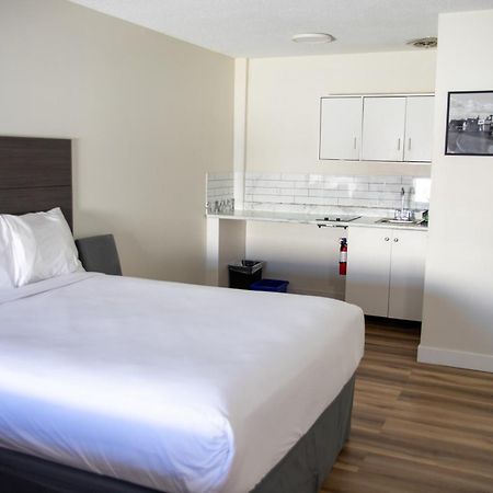 Hotel Ramada By Wyndham Dawson Creek Exterior foto