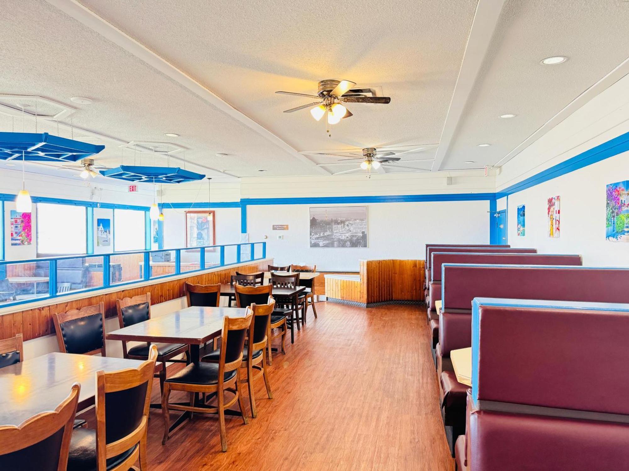 Hotel Ramada By Wyndham Dawson Creek Exterior foto