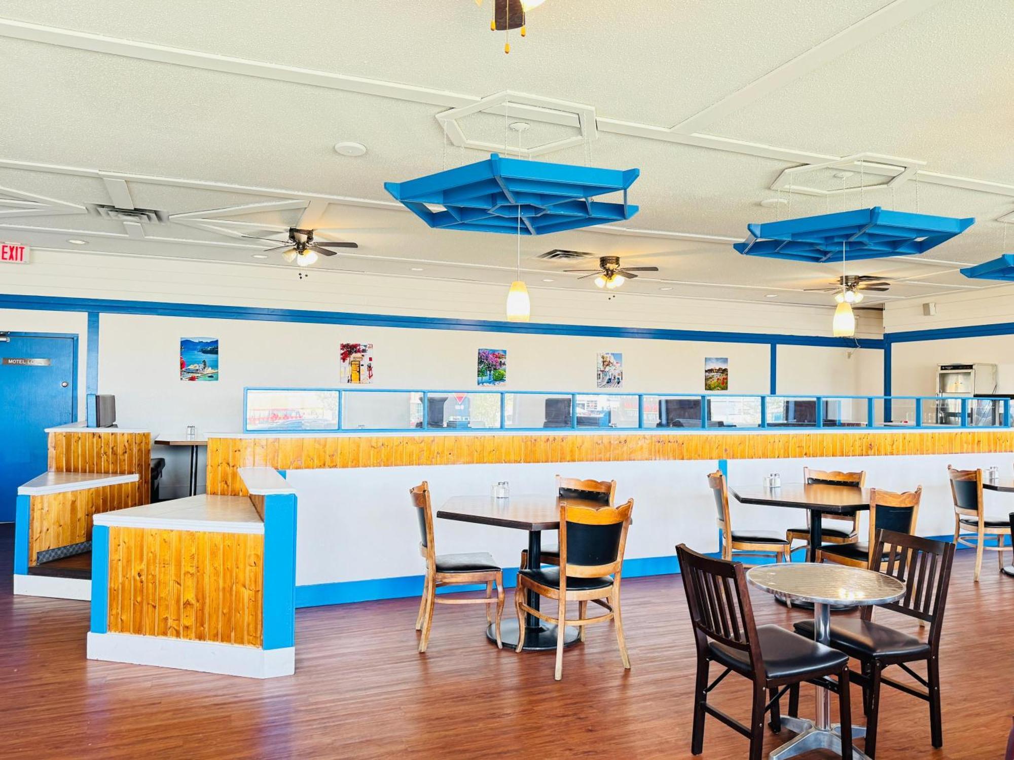 Hotel Ramada By Wyndham Dawson Creek Exterior foto
