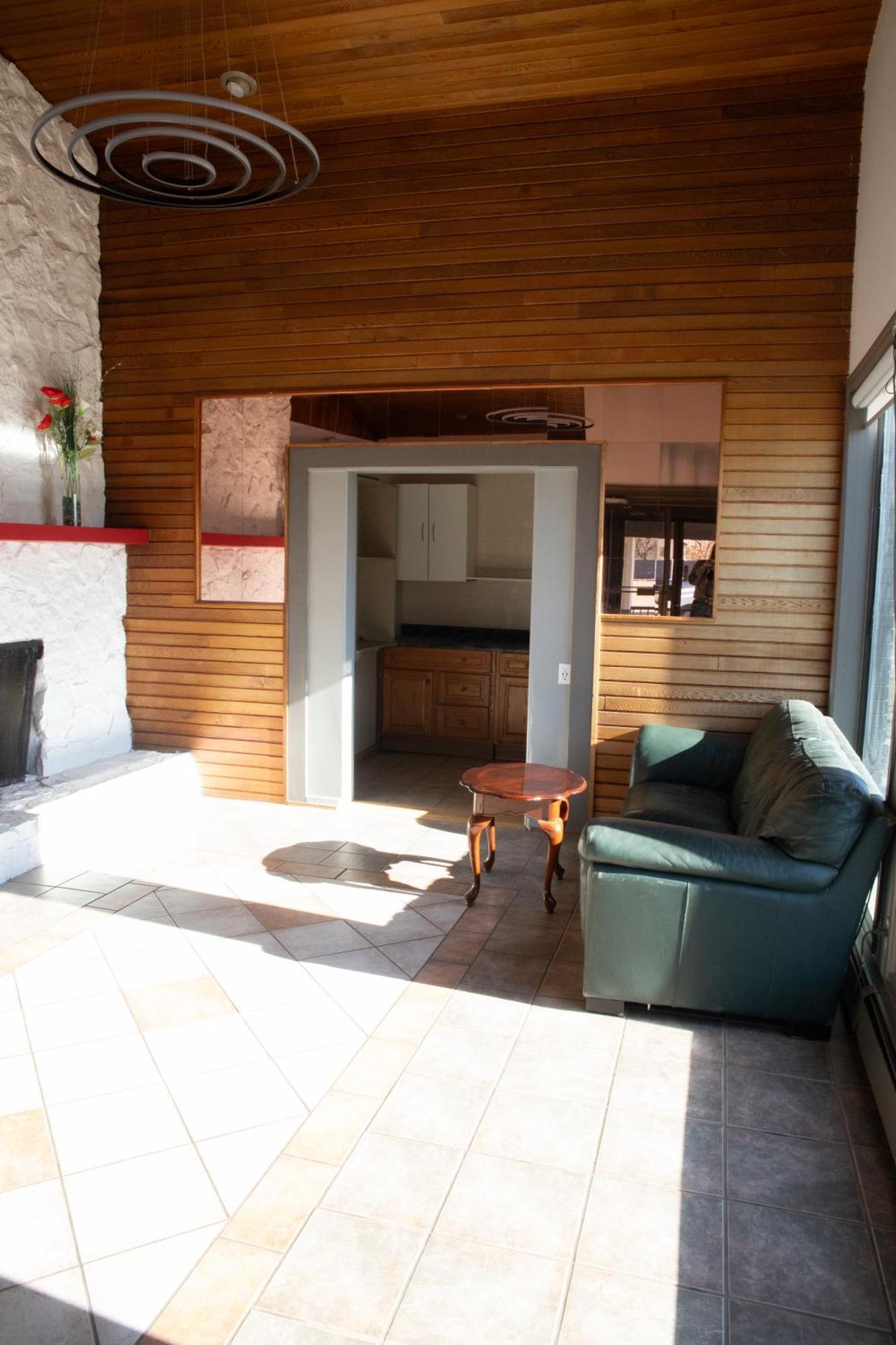 Hotel Ramada By Wyndham Dawson Creek Exterior foto