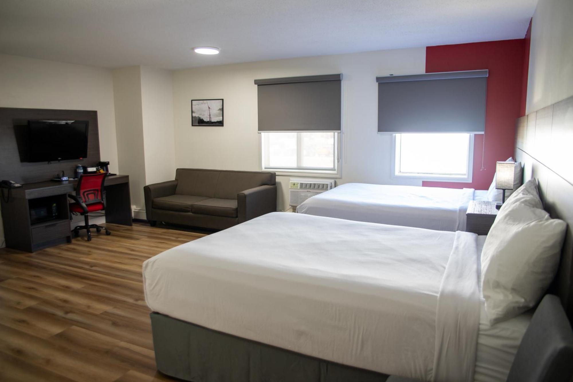 Hotel Ramada By Wyndham Dawson Creek Exterior foto