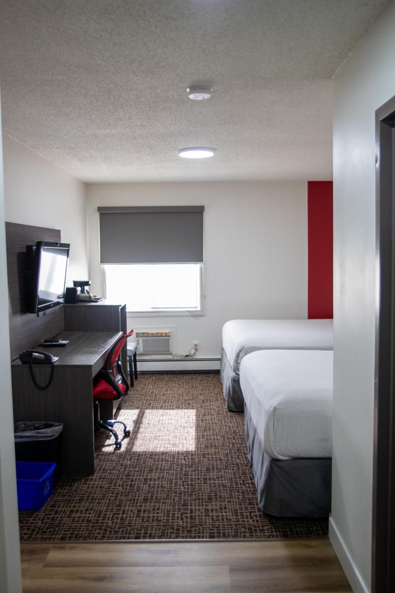 Hotel Ramada By Wyndham Dawson Creek Exterior foto