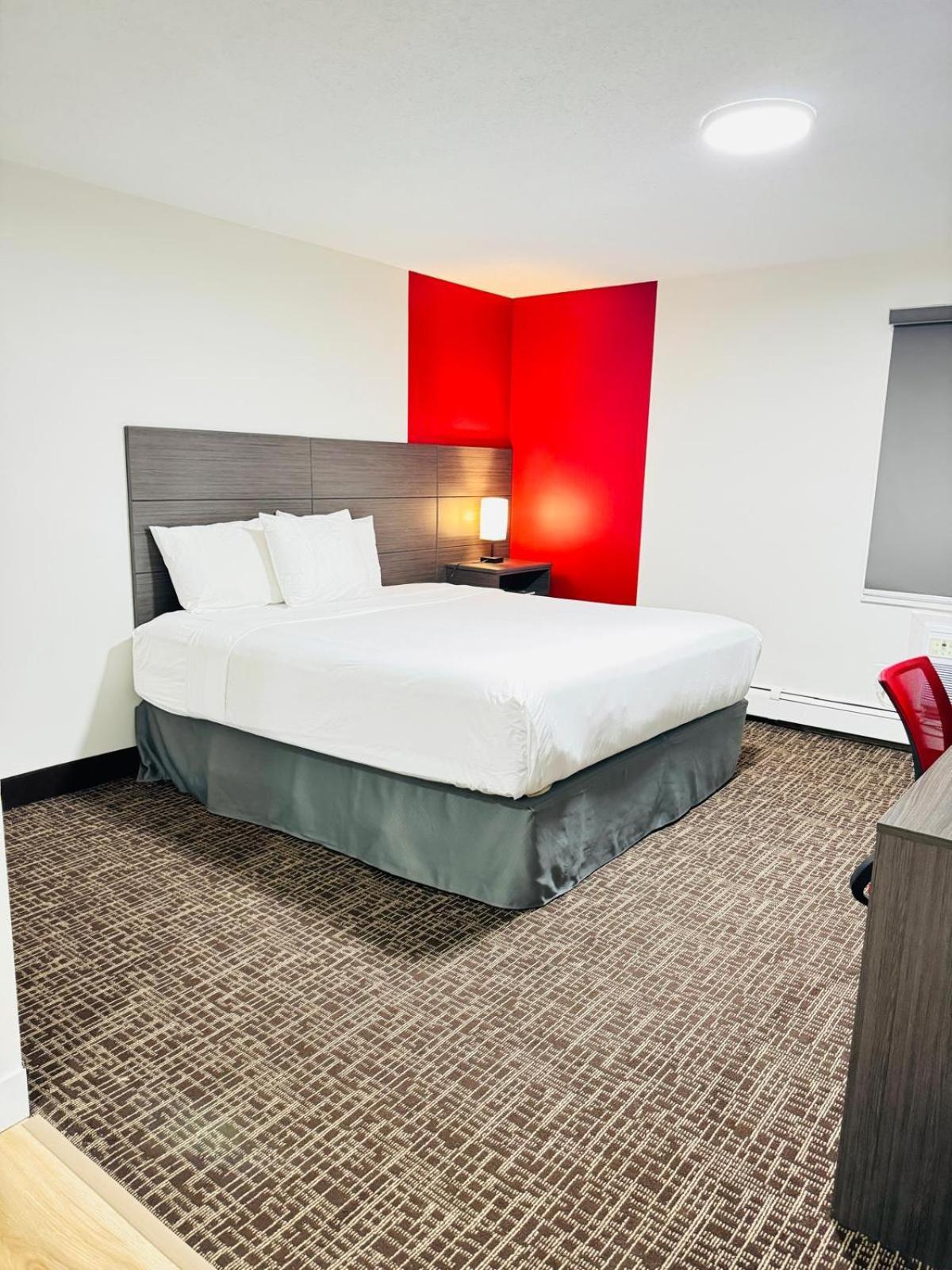 Hotel Ramada By Wyndham Dawson Creek Exterior foto