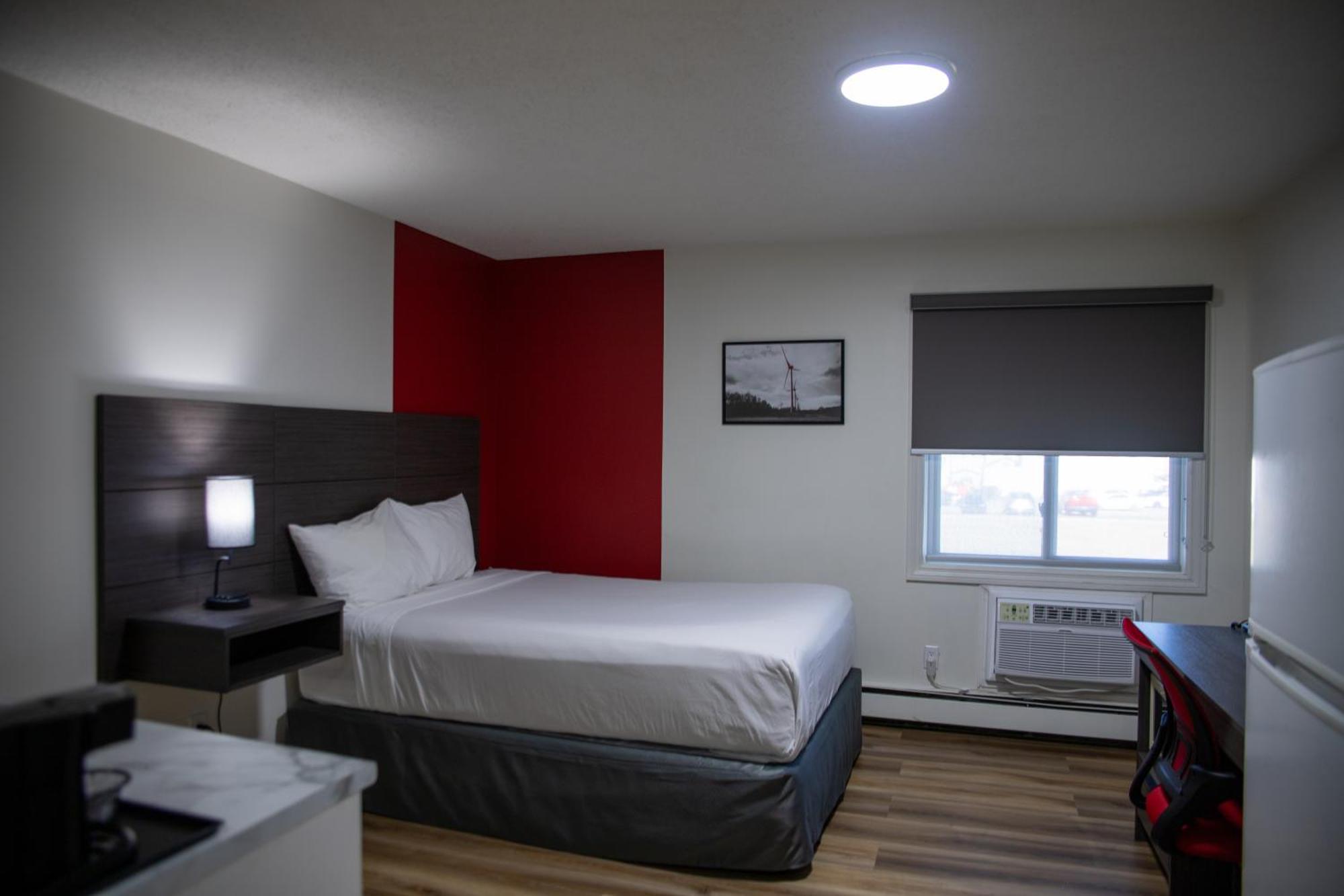 Hotel Ramada By Wyndham Dawson Creek Exterior foto