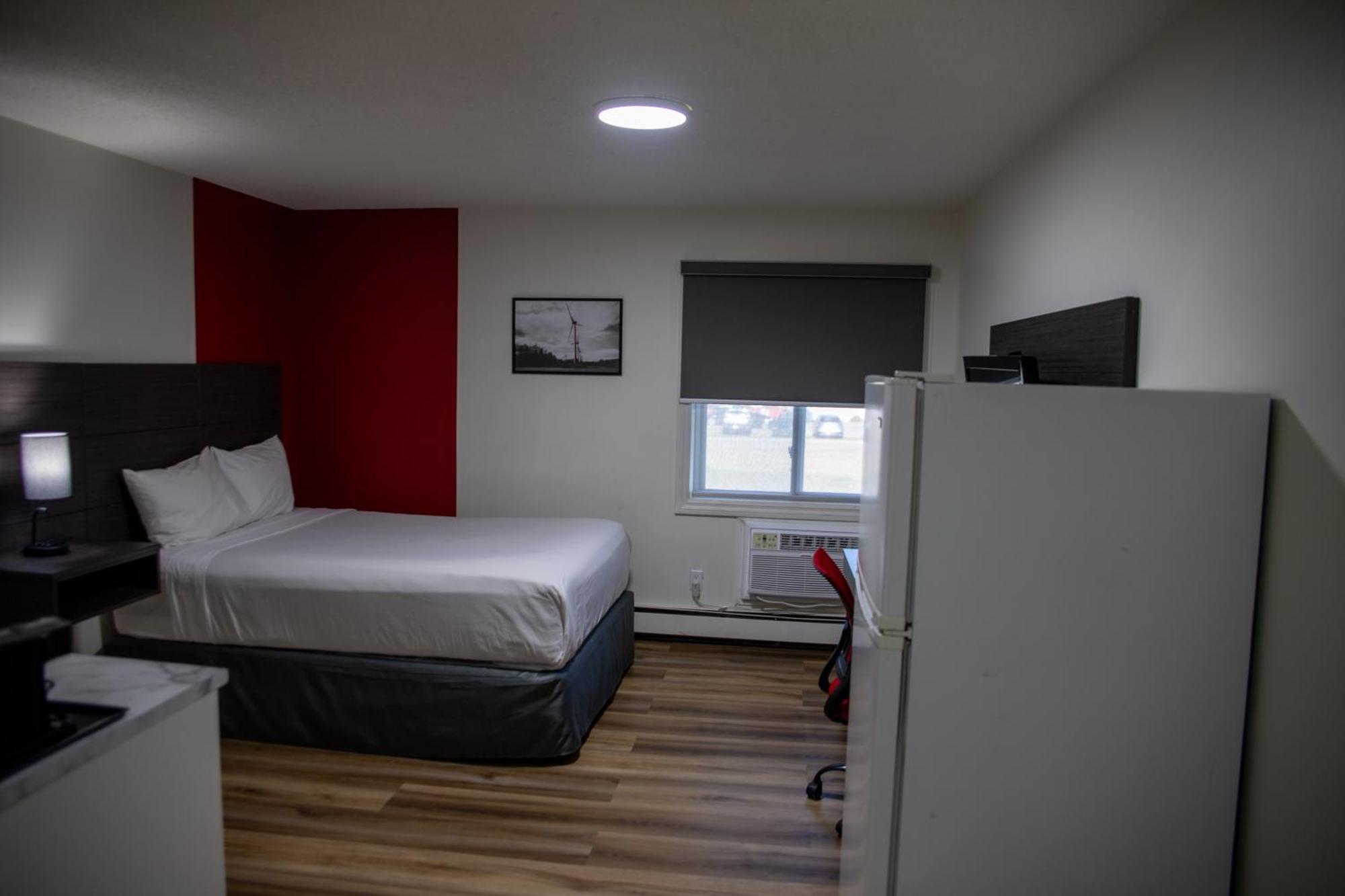 Hotel Ramada By Wyndham Dawson Creek Exterior foto