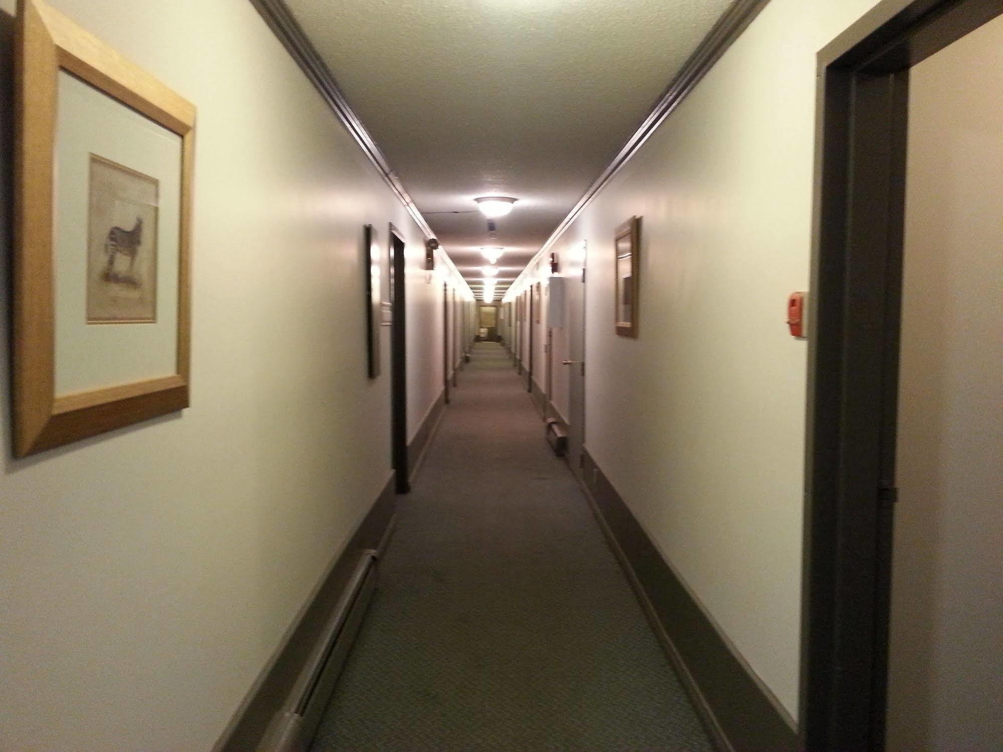 Hotel Ramada By Wyndham Dawson Creek Exterior foto